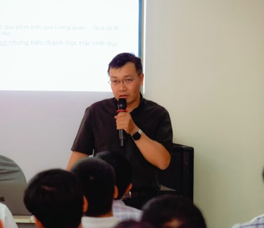 CHA GIOAN BAOTIXITA PHƯƠNG ĐÌNH TOẠI THUYẾT TRÌNH TẠI HỌC VIỆN NGÔI LỜI – SÀI GÒN