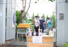 CĐ. Triết SVD chia sẻ 100 phần quà trong khu vực bị phong toả vì Covid-19