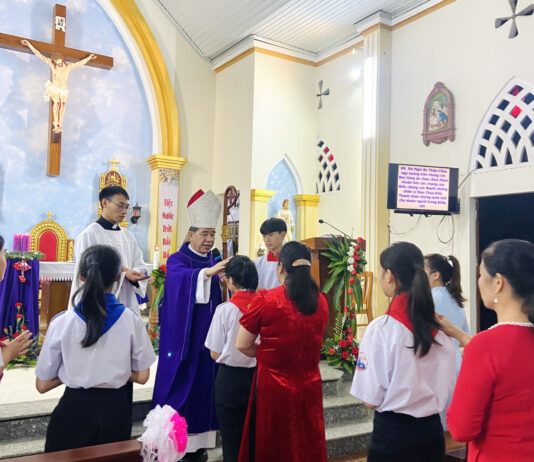 GIÁO XỨ VĨNH TUY: HỒNG ÂN LÃNH NHẬN CHÚA THÁNH THẦN