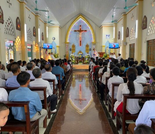 GIÁO XỨ VĨNH TUY CỬ HÀNH THÁNH LỄ HƯỞNG ỨNG KHAI MẠC NĂM THÁNH MỪNG KỶ NIỆM 150 NĂM THÀNH LẬP DÒNG NGÔI LỜI