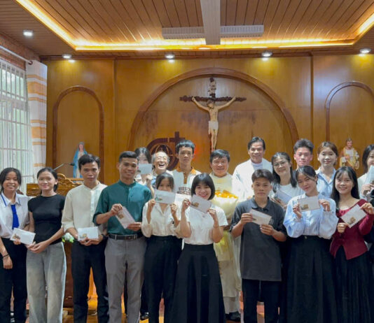 CĐ. Ngôi Lời Kim Lâm cầu nguyện cho Tổ quốc và các tân khoa tạ ơn