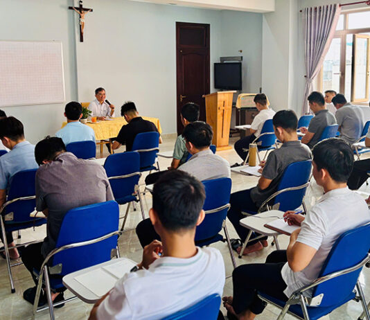 Vẻ Đẹp Sẽ Cứu Chuộc Con Người