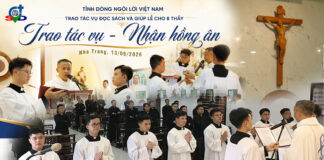 TRAO TÁC VỤ ĐỌC SÁCH VÀ GIÚP LỄ CHO 8 THẦY DÒNG NGÔI LỜI