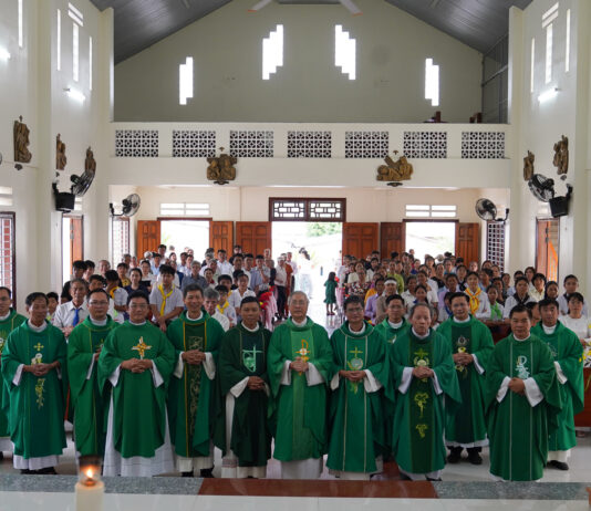 GIÁO XỨ MỸ THANH CHUYỂN GIAO SỨ VỤ VÀ THÁNH LỄ NHẬN CHÁNH XỨ