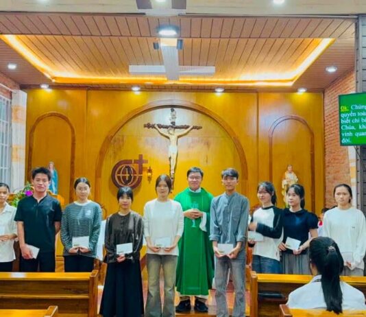 CỘNG ĐOÀN NGÔI LỜI KIM LÂM: CẦU NGUYỆN CHO CÔNG TRÌNH TẠO DỰNG VÀ TIẾP BƯỚC ĐẾN TRƯỜNG