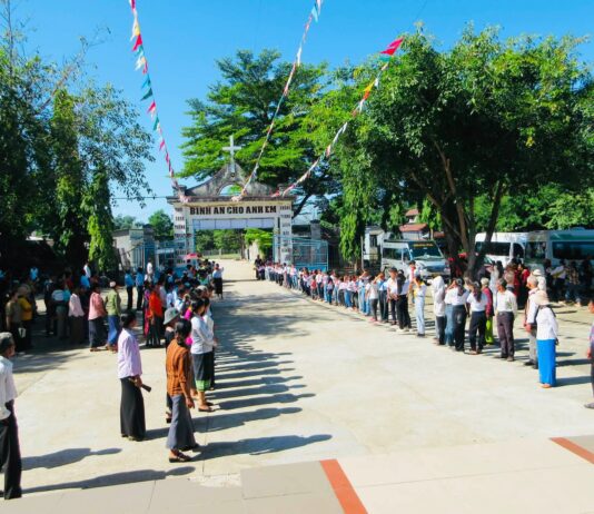 GIÁO XỨ TẦM NGÂN ĐÓN CHA TÂN QUẢN XỨ VÀ CHA TÂN PHÓ XỨ